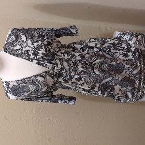 Sleek Stylish Paisley Print 5th& Love dress Size Lg